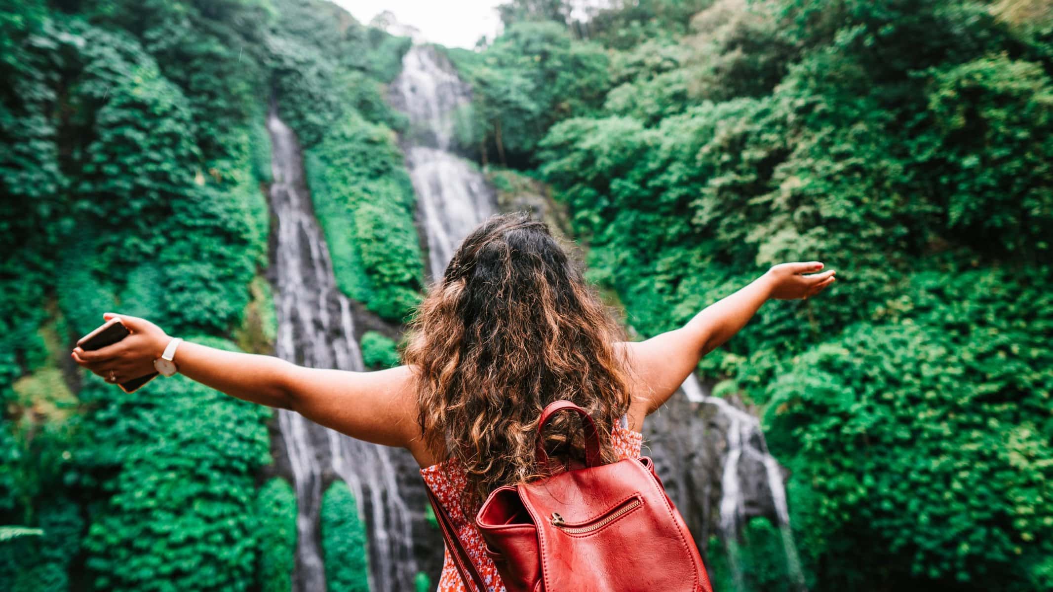 viajar ou fazer festa de aniversário